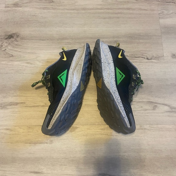 Nike Men’s Pegasus Trail 3 Running Shoes Black and Green Sneakers - Picture 2 of 3